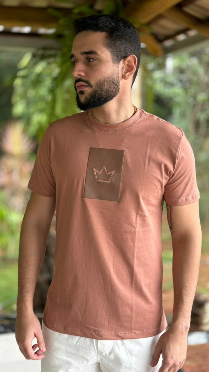 Camiseta Masculina Acesso Estampa em Silk Marrom